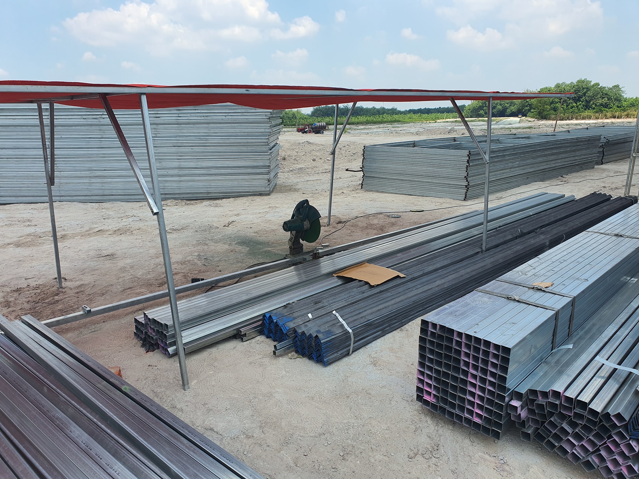 THI CÔNG HÀNG RÀO BIỂN BẠT DỰ ÁN