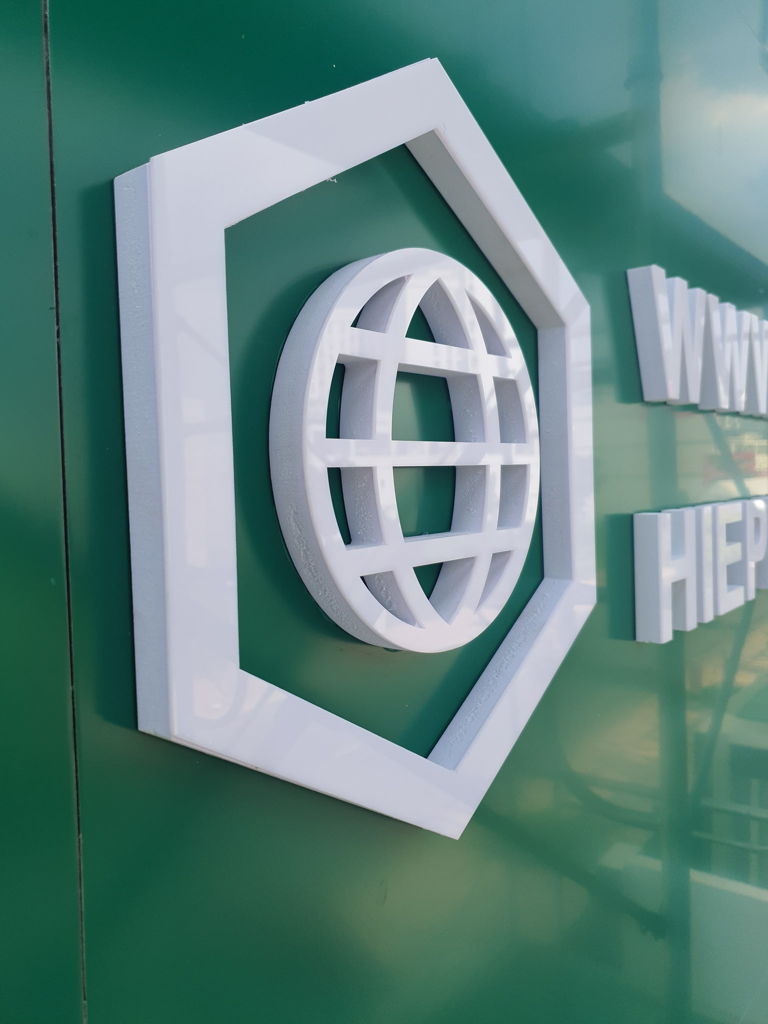 logo uốn nổi