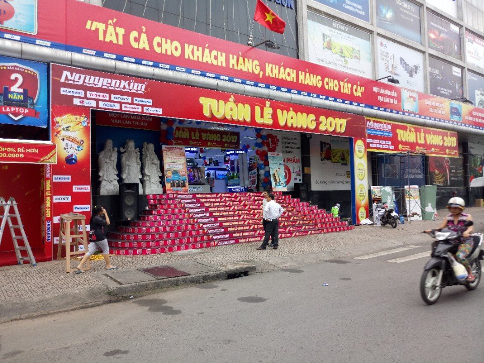 CỔNG CHÀO SIÊU THỊ NGUYỄN KIM