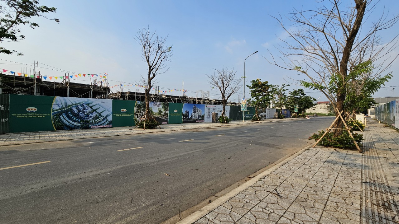 HÀNG RÀO DỰ ÁN KHUNG SẮT CĂNG BẠT HIFLEX