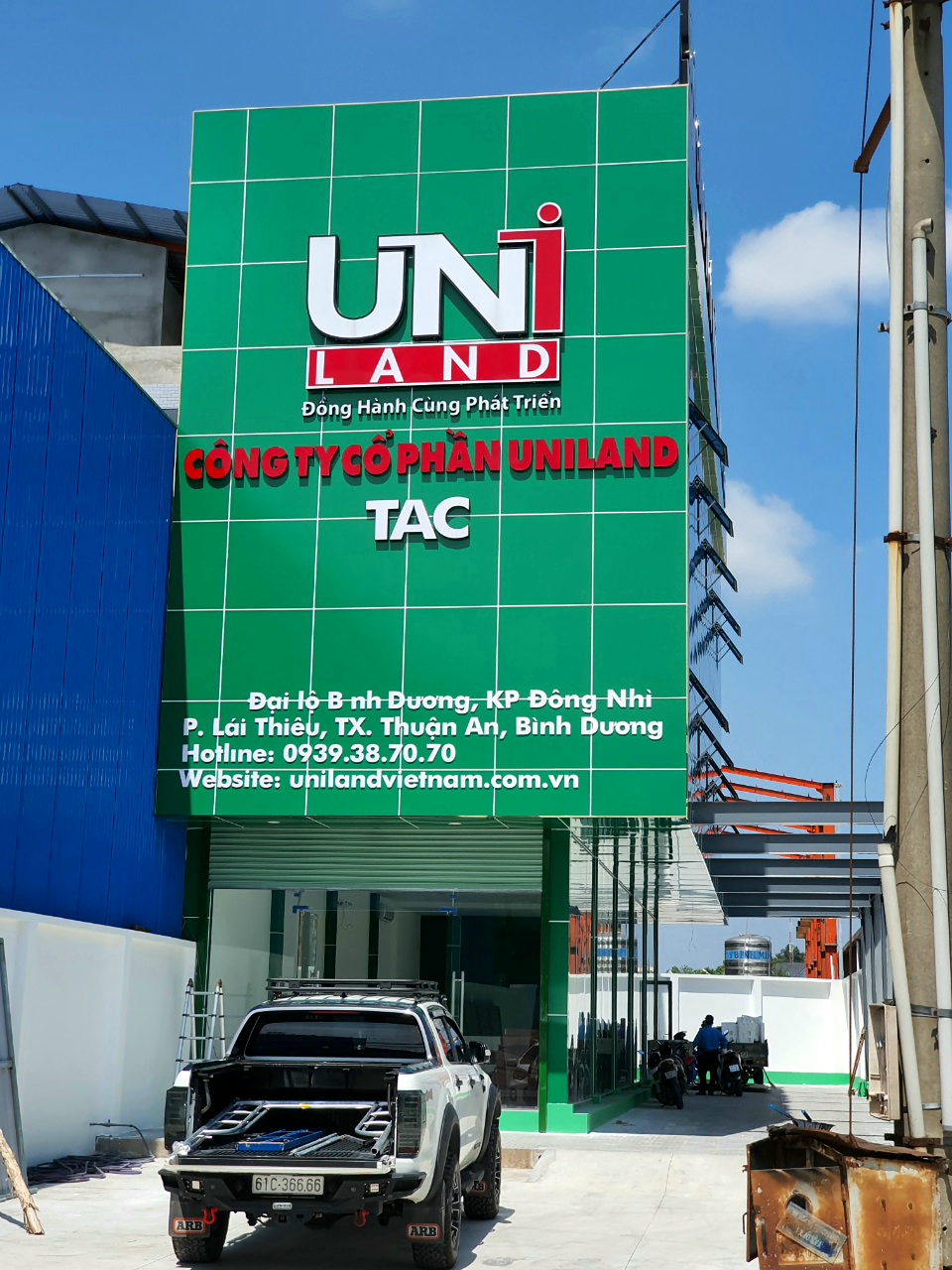 BIỂN HIỆU LAU UNILAND